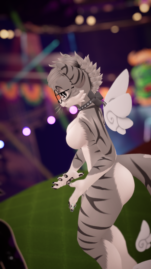 VRChat_2025-03-28_23-23-27.661_2160x3840.png