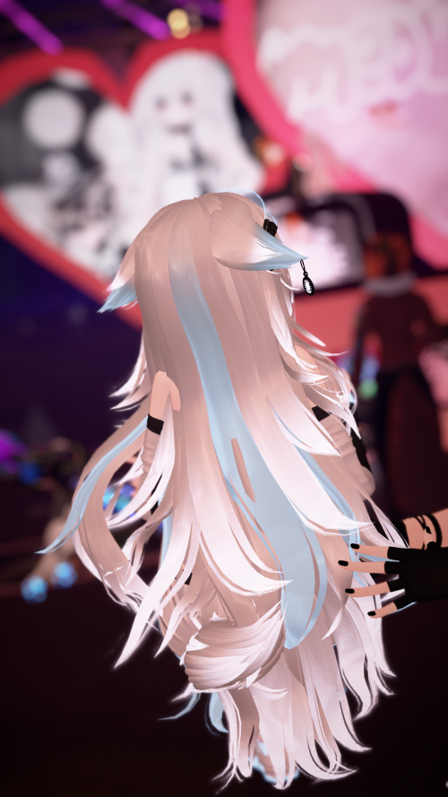 VRChat_2025-03-29_02-51-00.518_2160x3840.png