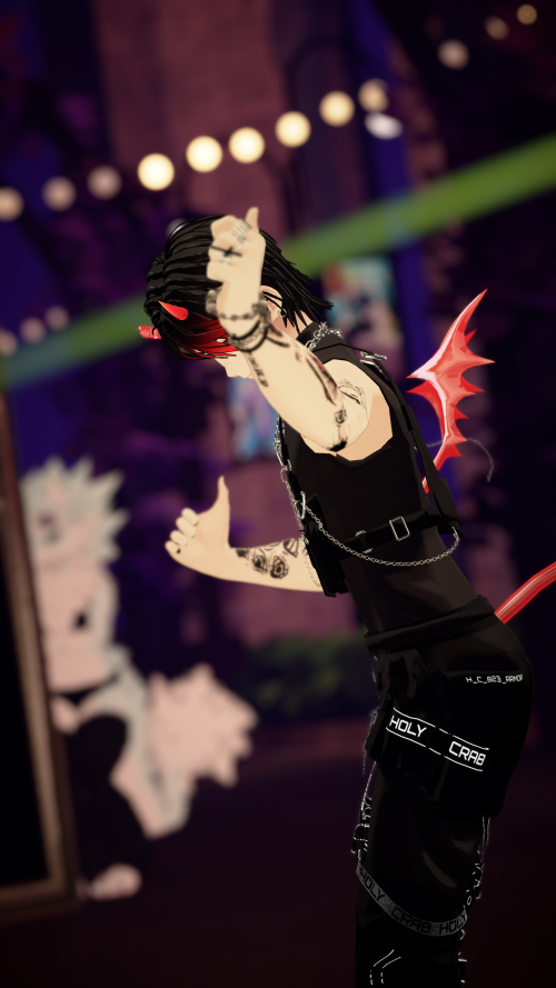 VRChat_2025-03-30_04-20-32.747_2160x3840.png