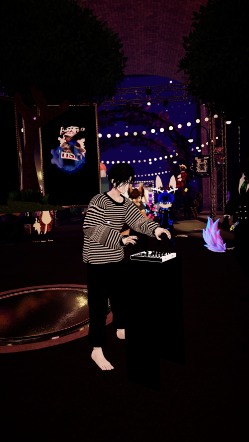VRChat_2025-03-31_04-03-15.879_2160x3840.png