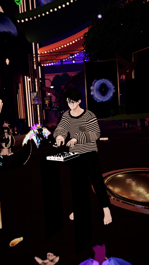 VRChat_2025-03-31_04-03-25.831_2160x3840.png