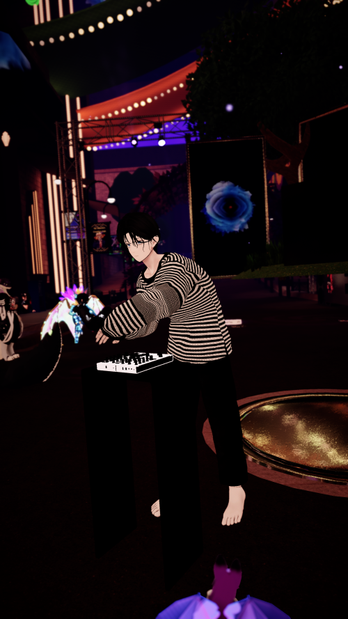 VRChat_2025-03-31_04-03-29.582_2160x3840.png