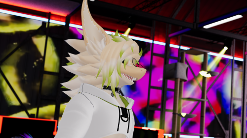 VRChat_2025-05-02_19-39-16.579_3840x2160.png