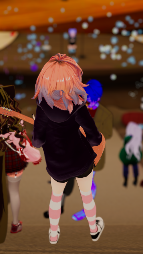 VRChat_2025-05-03_20-58-38.117_2160x3840.png