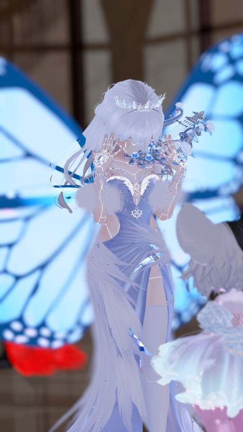 VRChat_2025-05-24_16-37-54.735_2160x3840.png