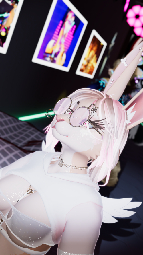 VRChat_2025-06-06_21-20-45.334_3840x2160.png
