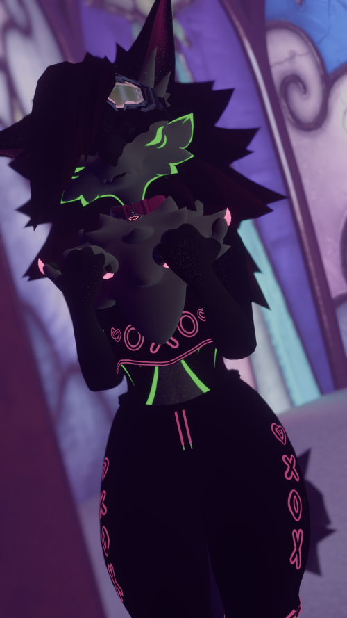 VRChat_2025-06-09_17-16-41.966_2160x3840.png
