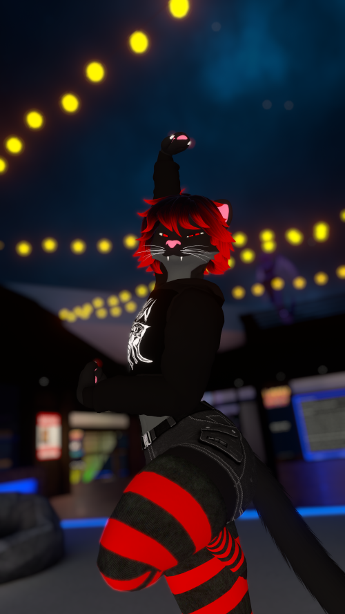 VRChat_2025-07-20_23-47-36.942_2160x3840.png