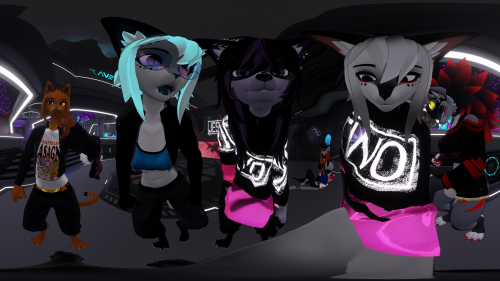 VRChat_2025-08-15_21-37-52.014_3840x2160.png