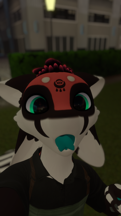 VRChat_2025-08-26_23-00-22.571_2160x3840.png