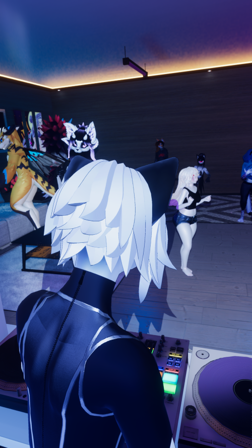 VRChat_2025-09-03_21-20-14.465_2160x3840.png