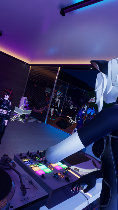 VRChat_2025-09-03_21-20-22.826_2160x3840.png