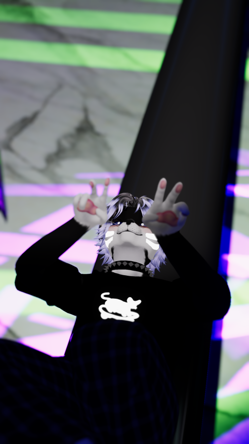 VRChat_2025-09-06_03-23-28.470_3840x2160.png