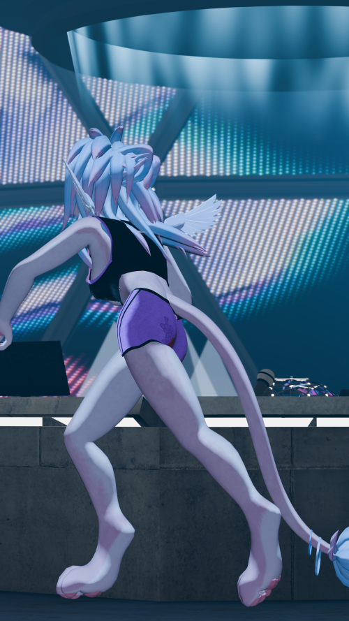 VRChat_2025-10-11_20-16-45.008_3840x2160.png