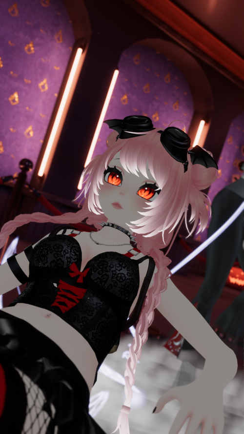 VRChat_2025-10-24_19-16-22.093_3840x2160.png