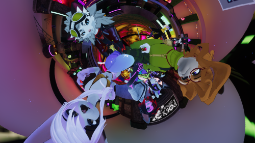 VRChat_2025-10-24_23-36-40.260_3840x2160.png