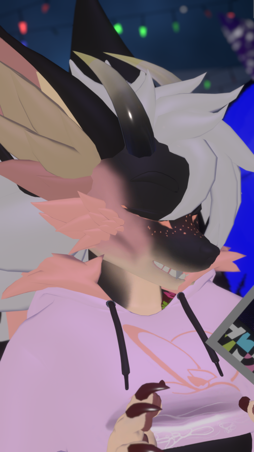 VRChat_2025-12-07_00-40-47.224_3840x2160.png