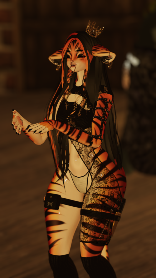 VRChat_2025-12-13_00-04-38.879_2160x3840.png