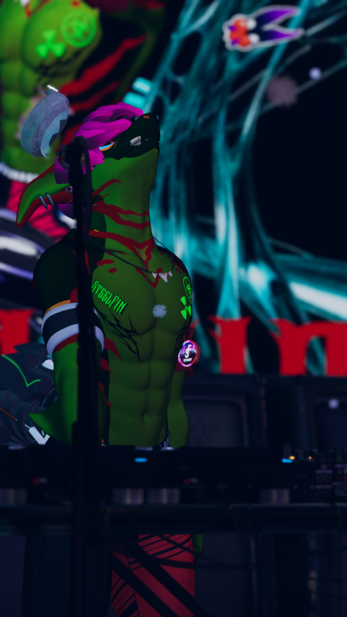 VRChat_2025-12-13_04-18-26.942_2160x3840.png