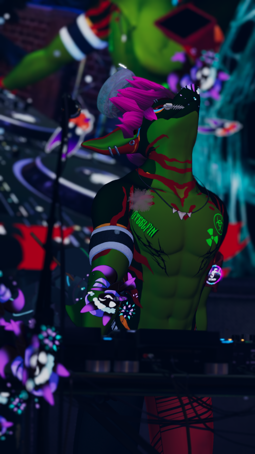 VRChat_2025-12-13_04-18-28.551_2160x3840.png