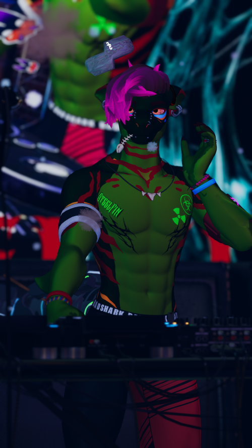 VRChat_2025-12-13_04-18-32.401_2160x3840.png