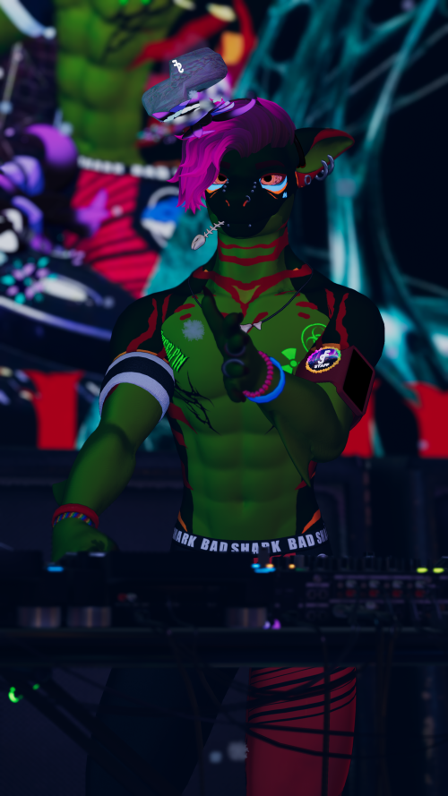 VRChat_2025-12-13_04-18-35.403_2160x3840.png