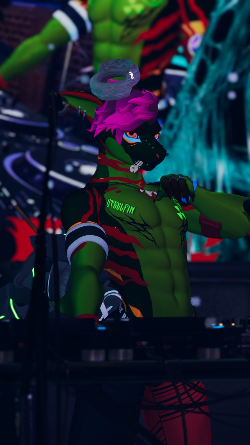 VRChat_2025-12-13_04-18-37.659_2160x3840.png