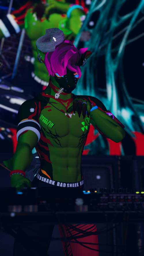 VRChat_2025-12-13_04-18-38.812_2160x3840.png