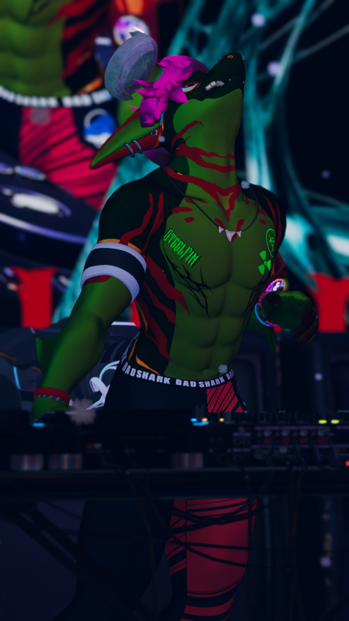 VRChat_2025-12-13_04-18-43.137_2160x3840.png