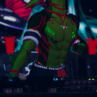 VRChat_2025-12-13_04-18-43.137_2160x3840