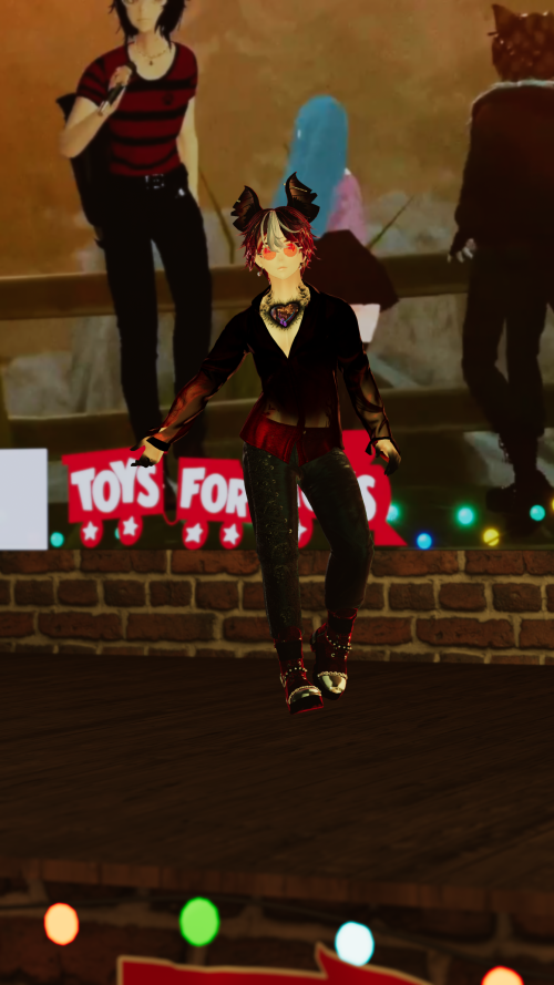 VRChat_2025-12-15_03-05-48.144_2160x3840.png