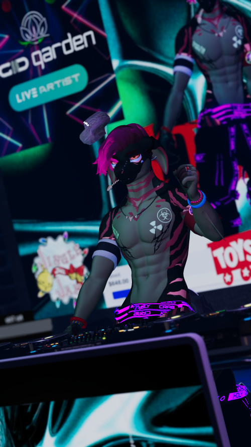 VRChat_2025-12-15_04-21-33.675_2160x3840.png