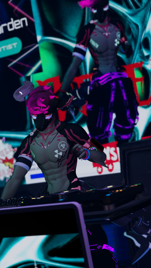VRChat_2025-12-15_04-21-39.355_2160x3840.png