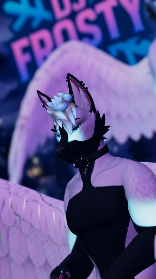 VRChat_2025-12-15_05-32-18.625_2160x3840.png