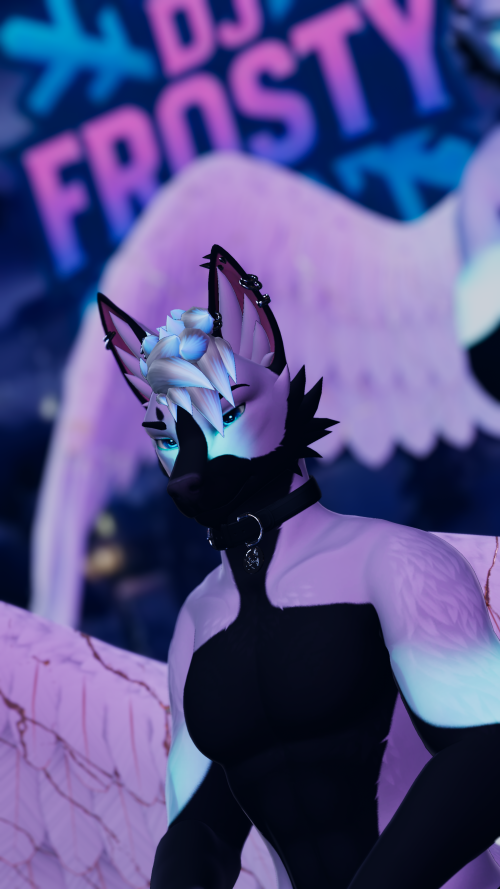 VRChat_2025-12-15_05-32-23.343_2160x3840.png