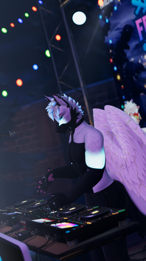VRChat_2025-12-15_05-33-56.514_2160x3840.png