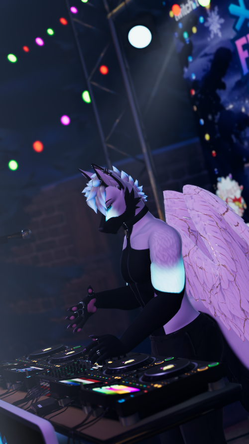 VRChat_2025-12-15_05-33-57.750_2160x3840.png