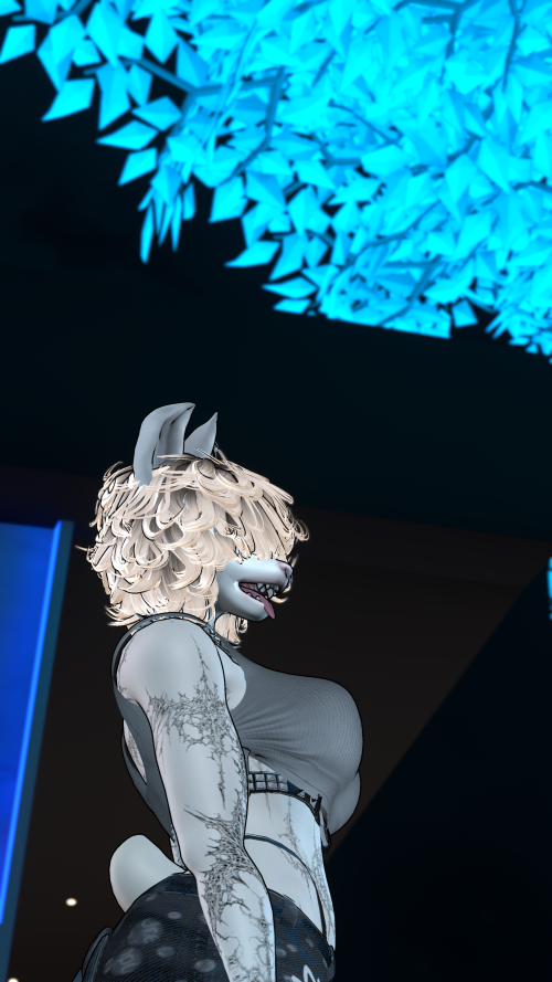 VRChat_2026-04-18_00-14-39.113_3840x2160.png
